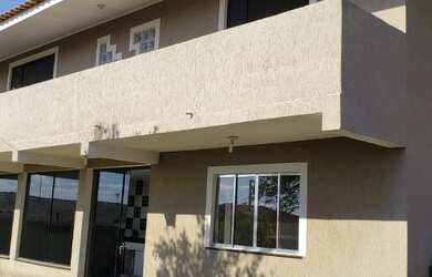 Imagem: A casa possui 2 Dormitórios, 2 Banheiros, 5 Vagas na garagem