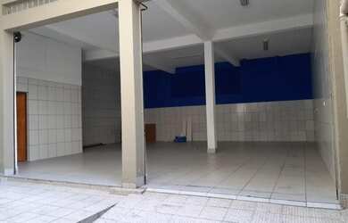 Imagem 2: Casa para Locação em Jandira, Jardim Gabriela I, 3 dormitórios, 5 banheiros, 6 vagas