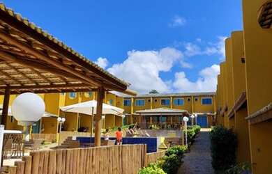 Imagem: A casa possui 3 Dormitórios, 4 Banheiros, 2 Vagas na garagem