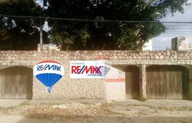 Imagem: A casa possui 5 Dormitórios, 4 Banheiros, 4 Vagas na garagem