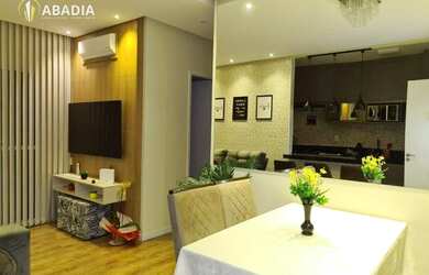 Imagem: O apartamento possui 2 Dormitórios, 1 Banheiro, 1 Vaga na garagem