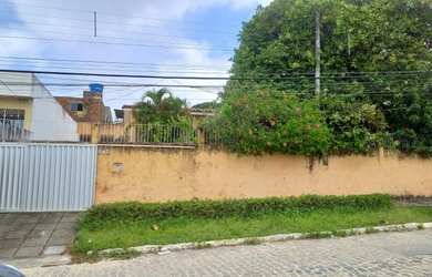 Imagem: A casa possui 4 Dormitórios, 4 Banheiros, 5 Vagas na garagem