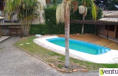 Imagem: A casa possui 3 Dormitórios, 4 Banheiros, 2 Vagas na garagem