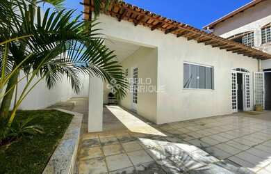 Imagem: A casa possui 3 Dormitórios, 3 Banheiros, 2 Vagas na garagem