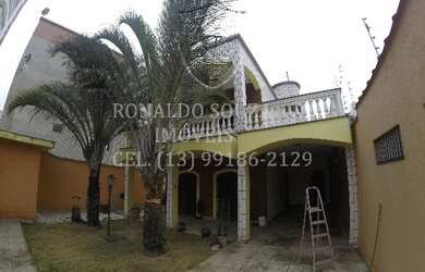 Imagem: A casa possui 3 Dormitórios, 3 Banheiros, 5 Vagas na garagem