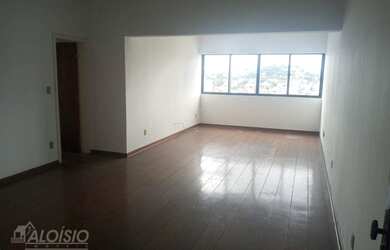 Imagem: O apartamento possui 3 Dormitórios, 1 Banheiro, 2 Vagas na