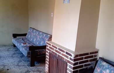 Imagem: A casa possui 4 Dormitórios, 2 Banheiros, 1 Vaga na garagem