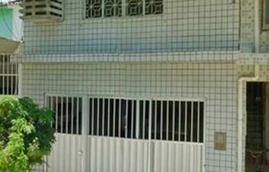 Imagem: A casa possui 3 Dormitórios, 2 Banheiros, 1 Vaga na garagem