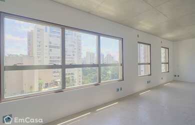 Imagem: O apartamento possui 1 Dormitório, 1 Banheiro, 1 Vaga na garagem