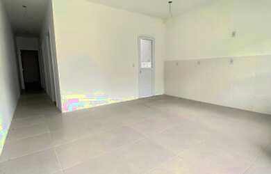 Imagem: A casa possui 3 Dormitórios, 1 Banheiro, 2 Vagas na garagem