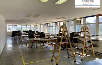 Imagem: O depósito possui 3 Vagas na garagem, 448m² de Área, Imóvel