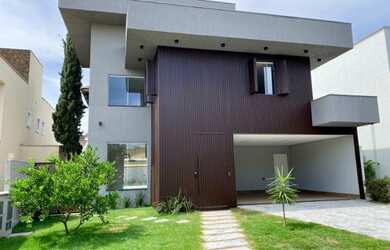 Imagem: A casa possui 4 Dormitórios, 4 Banheiros, 4 Vagas na garagem