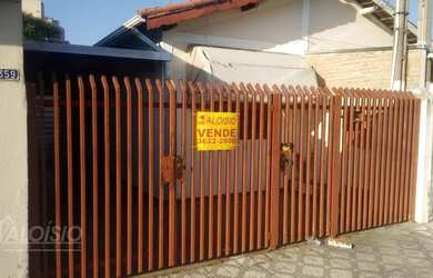 Imagem: A casa possui 2 Dormitórios, 1 Banheiro, 1 Vaga na garagem