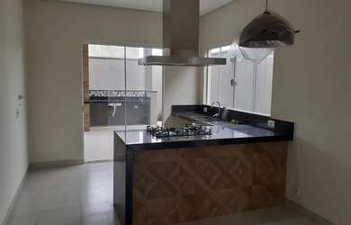 Imagem: A casa em condomínio possui 3 Dormitórios, 3 Banheiros, 4