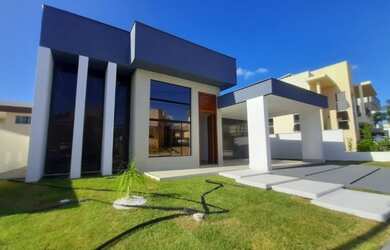 Imagem: A casa em condomínio possui 4 Dormitórios, 4 Banheiros, 4