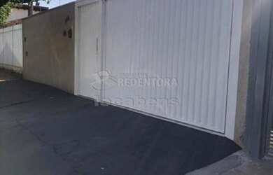 Imagem: A casa possui 2 Dormitórios, 2 Banheiros, 3 Vagas na garagem