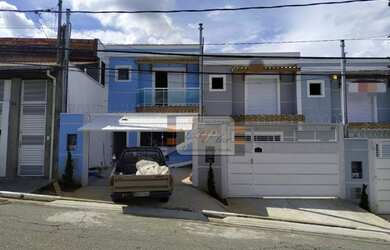 Imagem: A casa possui 2 Dormitórios, 1 Banheiro, 2 Vagas na garagem