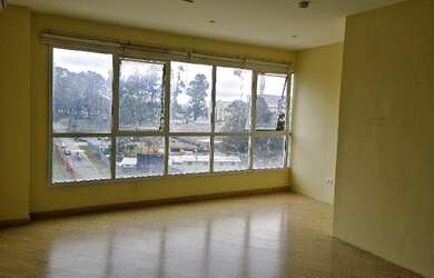 Imagem: O depósito possui 1 Vaga na garagem e 56m² de Área e está