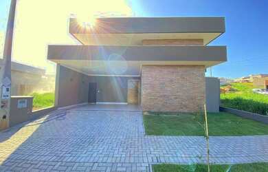 Imagem: A casa em condomínio possui 3 Dormitórios, 2 Banheiros, 2