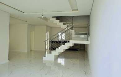 Imagem: A casa em condomínio possui 4 Dormitórios, 4 Banheiros, 4