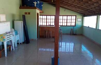 Imagem: A casa possui 4 Dormitórios, 5 Banheiros, 2 Vagas na garagem