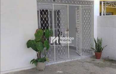 Imagem: A casa possui 3 Dormitórios, 1 Banheiro, 4 Vagas na garagem