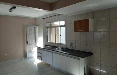 Imagem 3: Casa para Locação em Jandira, Jardim Gabriela I, 3 dormitórios, 5 banheiros, 6 vagas