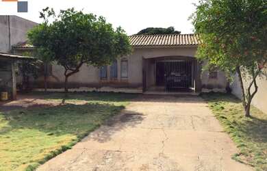 Imagem: A casa possui 2 Dormitórios, 2 Banheiros, 4 Vagas na garagem