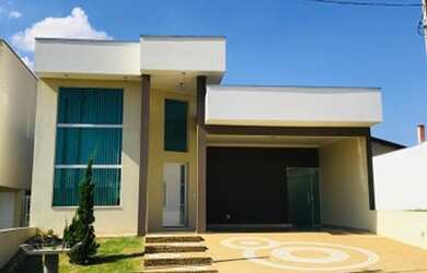 Imagem: A casa em condomínio possui 3 Dormitórios, 2 Banheiros, 4