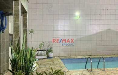 Imagem: A casa possui 5 Dormitórios, 5 Banheiros, 5 Vagas na garagem