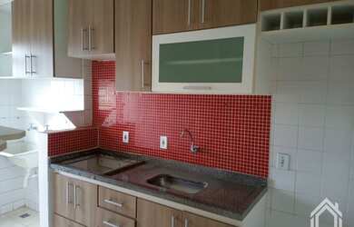 Imagem: O apartamento possui 2 Dormitórios, 1 Banheiro, 1 Vaga na garagem