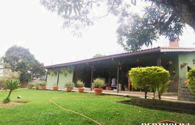 Imagem: A casa possui 5 Dormitórios, 5 Banheiros, 1 Vaga na garagem