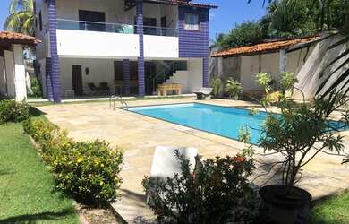 Imagem: A casa possui 5 Dormitórios, 3 Banheiros, 5 Vagas na garagem