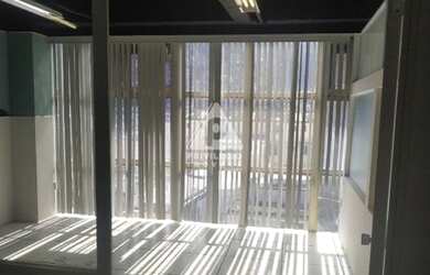 Imagem: O depósito possui 1 Vaga na garagem e 166m² de Área e está