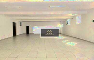 Imagem: O depósito possui 4 Vagas na garagem, 220m² de Área e está