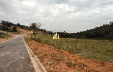 Imagem: O terreno possui 360m² de Área e está localizado em Bom