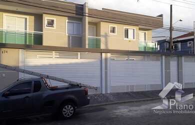 Imagem: A casa possui 2 Dormitórios, 3 Banheiros, 2 Vagas na garagem