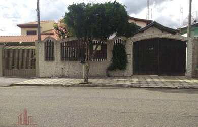 Imagem: A casa possui 4 Dormitórios, 2 Banheiros, 265m² de Área e