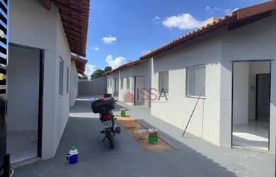 Imagem: A casa possui 2 Dormitórios, 1 Banheiro, 1 Vaga na garagem