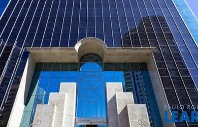 Imagem: O depósito possui 5 Vagas na garagem, 334m² de Área e está