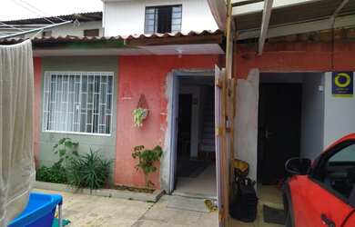 Imagem: A casa possui 3 Dormitórios, 3 Banheiros, 2 Vagas na garagem