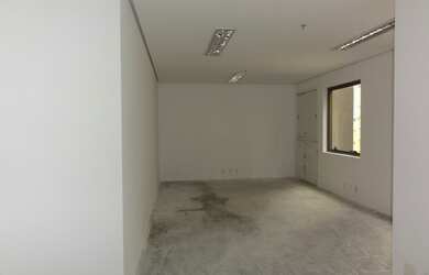 Imagem: O depósito possui 2 Vagas na garagem, 68m² de Área e está