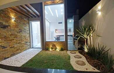 Imagem: A casa possui 3 Dormitórios, 2 Banheiros, 2 Vagas na garagem