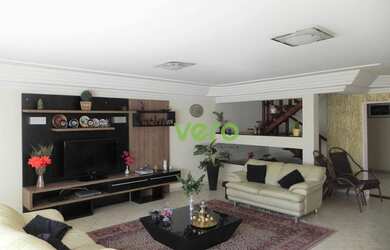 Imagem: A casa possui 4 Dormitórios, 1 Banheiro, 4 Vagas na garagem