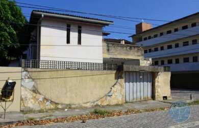 Imagem: A casa possui 5 Dormitórios, 5 Banheiros, 2 Vagas na garagem