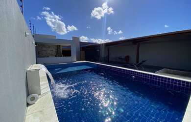 Imagem: A casa possui 5 Dormitórios, 4 Banheiros, 5 Vagas na garagem