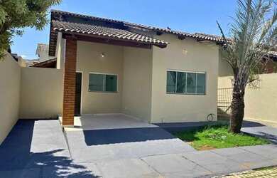 Imagem: A casa possui 2 Dormitórios, 1 Banheiro, 3 Vagas na garagem