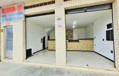 Imagem: O depósito possui 2 Vagas na garagem, 140m² de Área e está