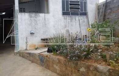 Imagem: A casa à venda possui 3 Dormitórios, 1 Banheiro, 4 Vagas na