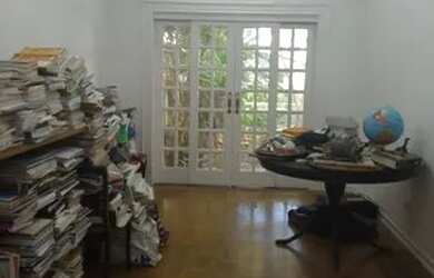 Imagem: A casa possui 3 Dormitórios, 3 Banheiros, 2 Vagas na garagem